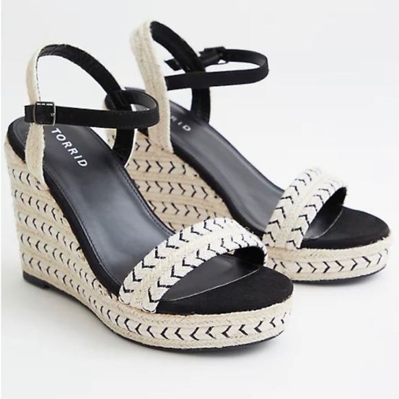 Like new torrid platform wedges size 10 - Picture 4 of 12